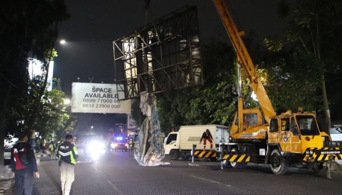 Bandung Siaga! Satpol PP Soroti Bahaya Reklame di Tengah Cuaca Ekstrem