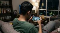 Jangan Langsung Cas HP Setelah Dipakai Main Game, Ini Alasannya