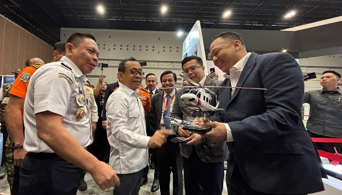 Menko PMK Pratikno Tinjau Produk Unggulan PTDI pada Hari Pertama Pameran IISAR 2026