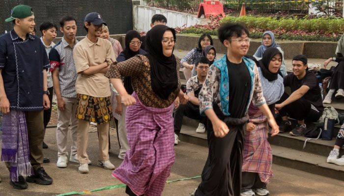 Rayakan Kemerdekaan dengan Cara Unik, Not So Morning Club Ajak Anak Muda Kembali Berkain