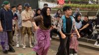 Rayakan Kemerdekaan dengan Cara Unik, Not So Morning Club Ajak Anak Muda Kembali Berkain