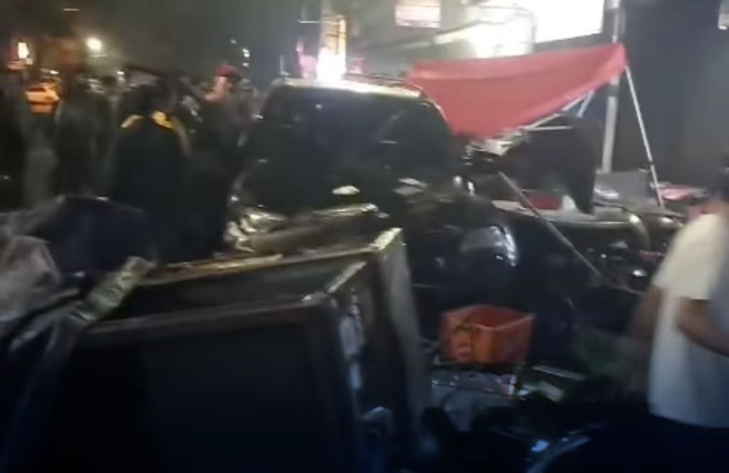 BMW X5 Tabrak Becak dan Gerobak di Jalan Pungkur Bandung, Dua Orang Luka