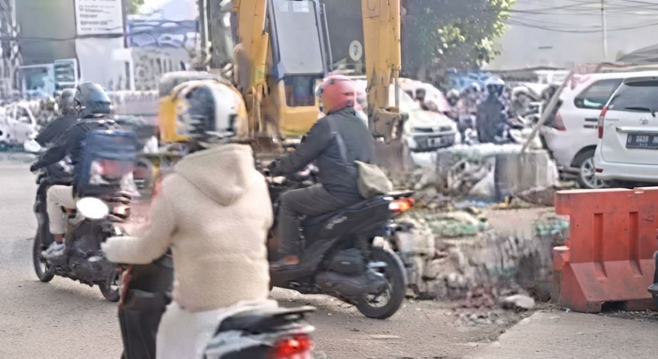 SOEKARNO-HATTA MACET PAGI INI! Ada Galian Gorong-gorong di Ibrahim Adjie