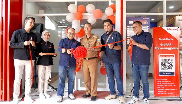 Permudah Akses Layanan Digital Masyarakat Garut Selatan, Telkomsel Hadirkan GraPARI Pameungpeuk