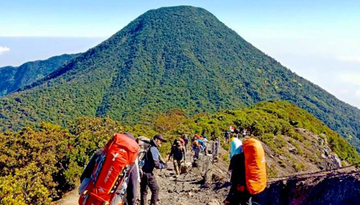 Dedi Mulyadi Minta Pendakian Gunung di Jabar Ditutup, Ini Alasan yang Bikin Khawatir