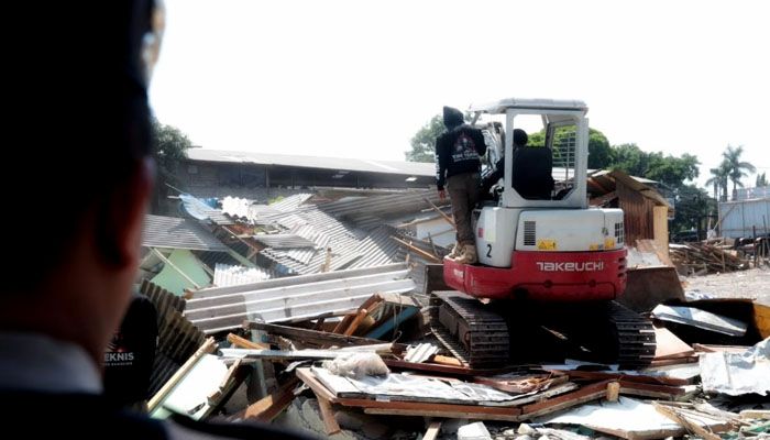 Bangunan Liar di Trotoar dan Drainase Dibongkar, Ini Total Penertiban di Bandung Sepanjang 2026
