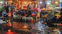 Pasar Ciroyom Mau Dibenerin! Pedagang Bakal Pindah ke Bekas Terminal, Ada Apa?